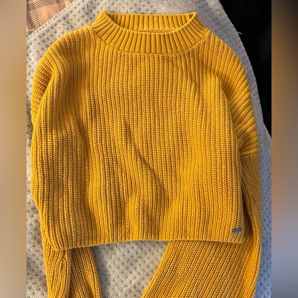 Hollister sweater
